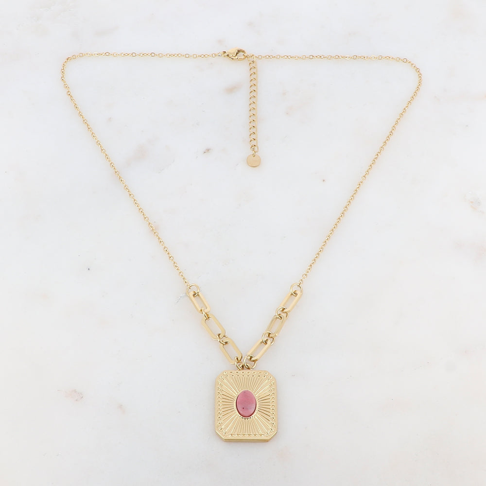 Collier doré composé d'un pendentif en forme de rectangle serti d'une pierre naturelle Rhodonite 45+5 cm
