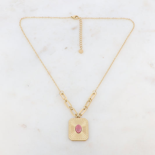 Collier doré composé d'un pendentif en forme de rectangle serti d'une pierre naturelle Rhodonite 45+5 cm