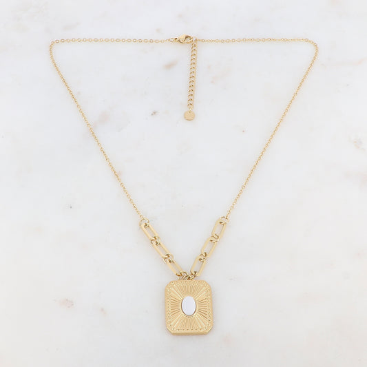 Collier doré composé d'un pendentif en forme de rectangle serti d'une pierre naturelle Jade blanche 45+5 cm