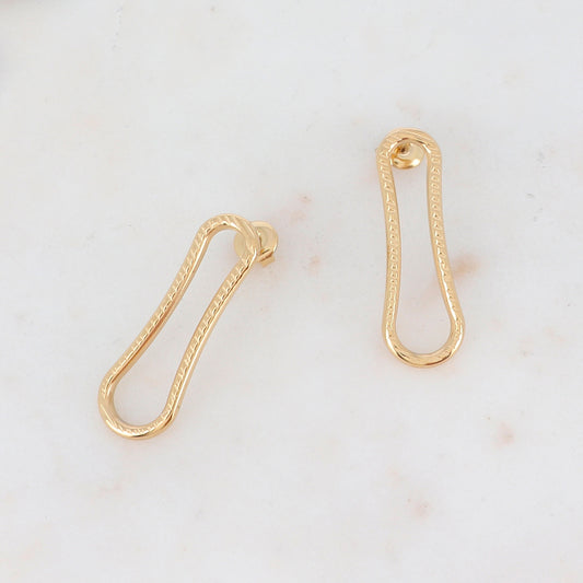 B.O à puce en forme géométrique 1 x 3,2 cm.