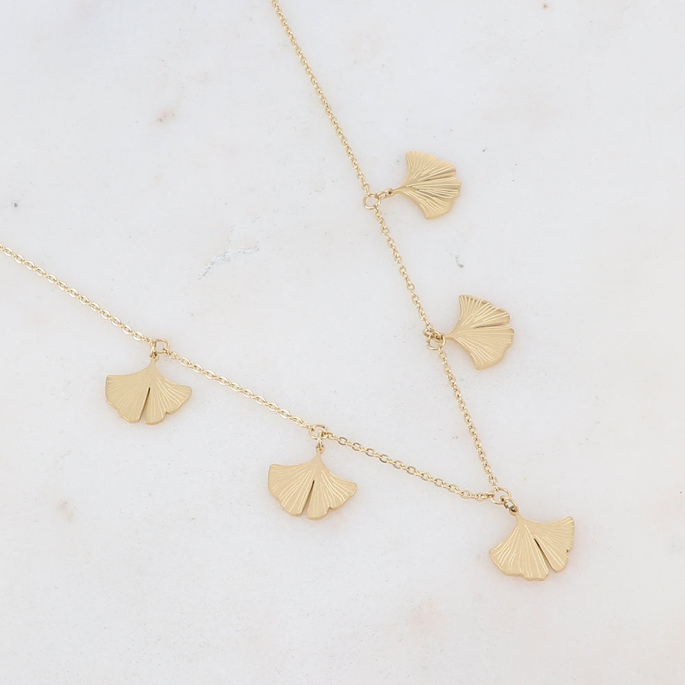 Collier doré embelli de 5 feuilles de gingko 40+5 cm