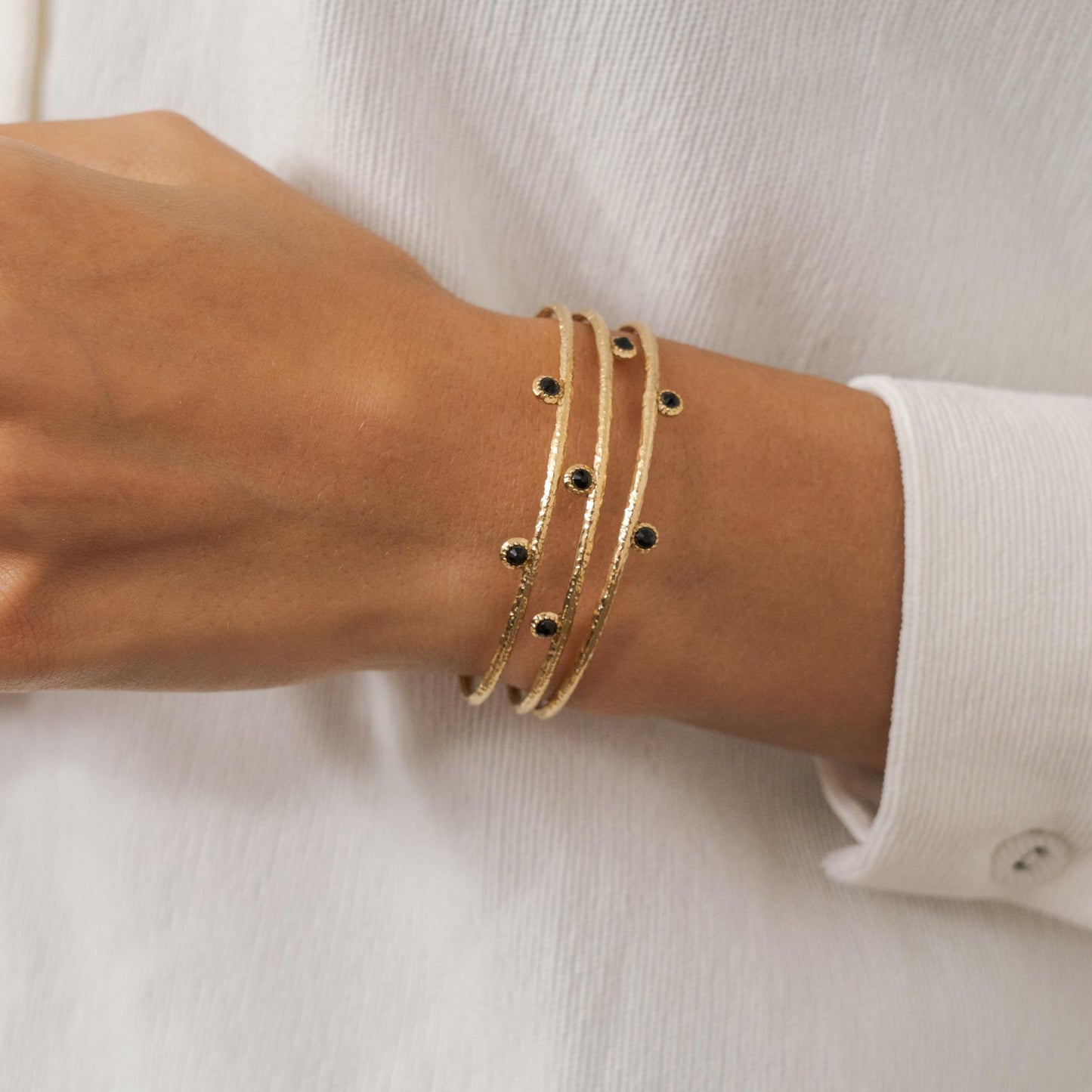 Manchette fine trois rangs avec strass