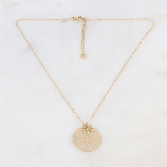 Collier doré composé d'un pendentif rosace et d'une pampille étoile 41+5 cm
