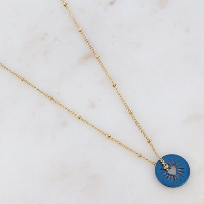 Collier composé d'une pièce ronde ajourée de façon coeur en plaqué bleu marine 45+5 cm