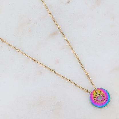 Collier composé d'une pièce ronde ajourée de façon coeur en plaqué bleu 45+5 cm