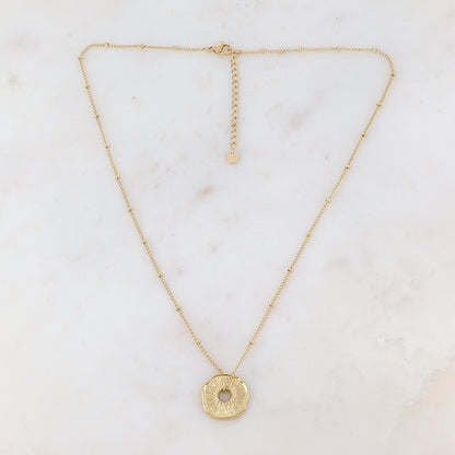 Collier doré composé d'un pendant ajouré de façon fleur dorée 45+5 cm