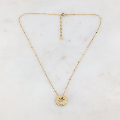 Collier doré composé d'un pendant ajouré de façon étoile dorée 45+5 cm
