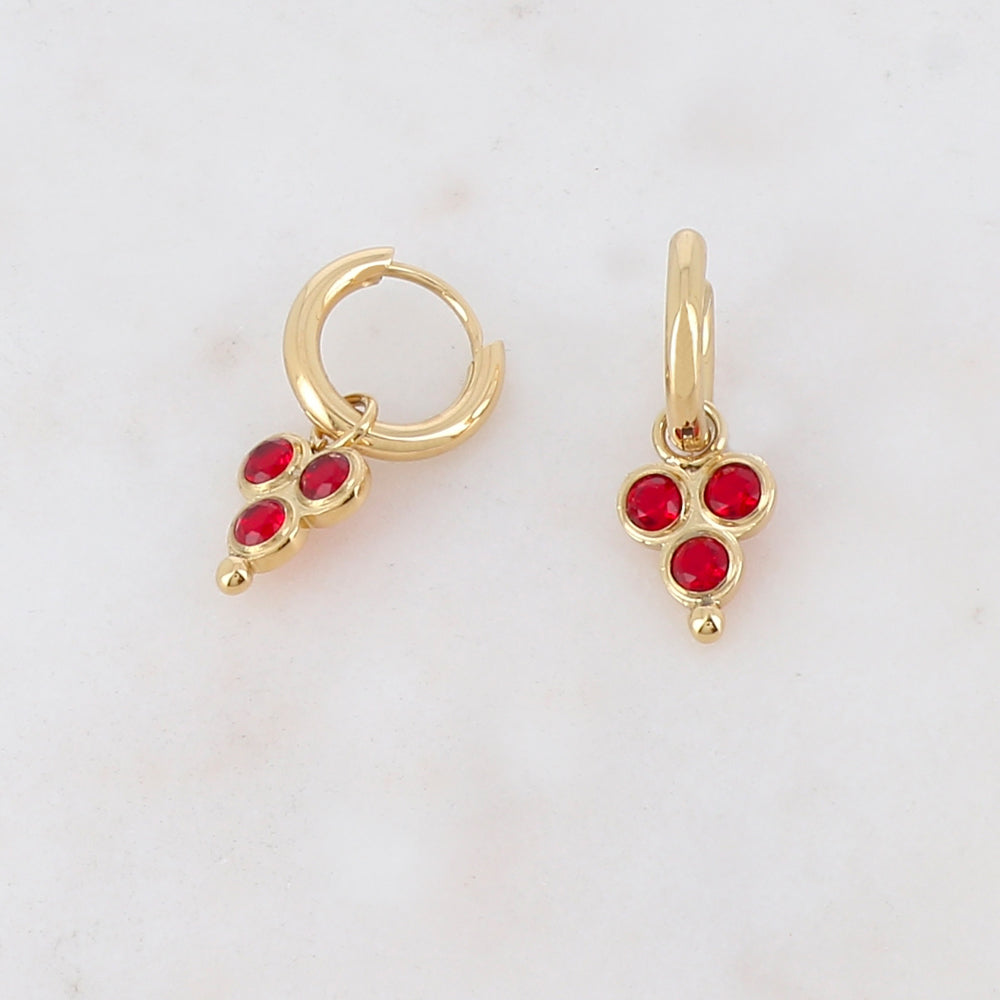 Créoles pendantes avec 4 strass 1,35 x 2,1 cm.