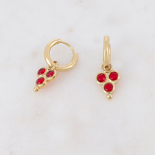 Créoles pendantes avec 4 strass 1,35 x 2,1 cm.
