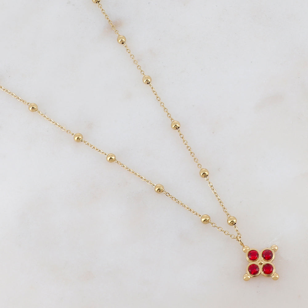 Collier doré composé de petites boules et d'un pendentif embelli de strass rouges 38+7 cm