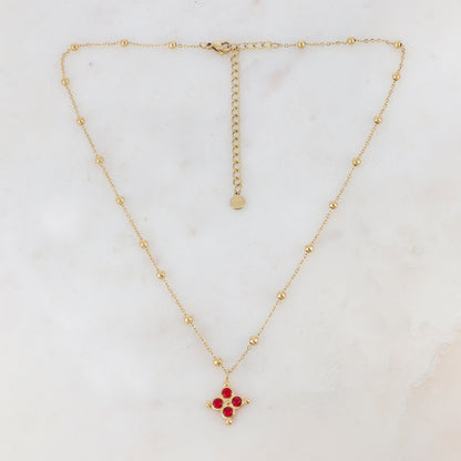 Collier doré composé de petites boules et d'un pendentif embelli de strass rouges 38+7 cm