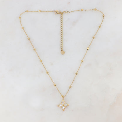 Collier doré composé de petites boules et d'un pendentif embelli de strass blancs 38+7 cm