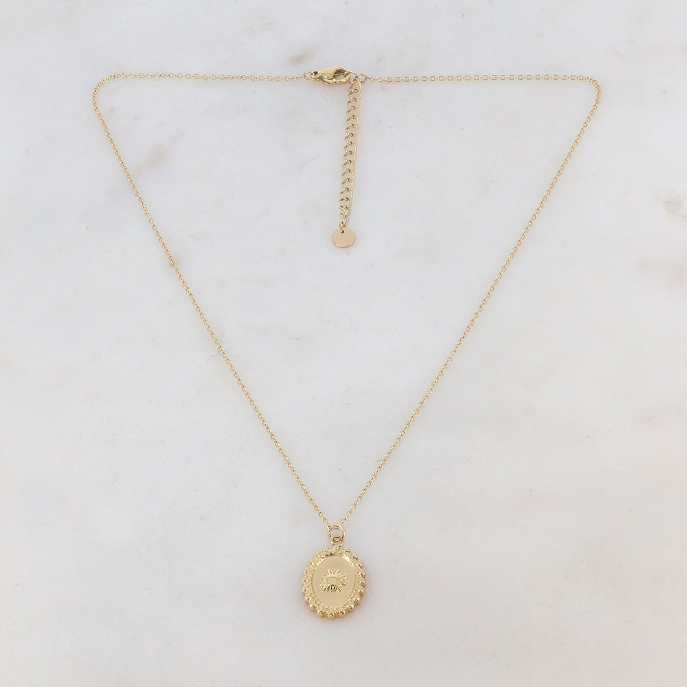 Collier doré composé d'n pendentif ovale avec un motif soleil 41+5 cm