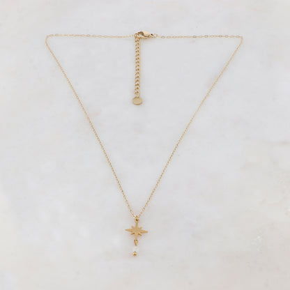 Collier doré composé d'une étoile et d'une pierre blanche 39+5 cm