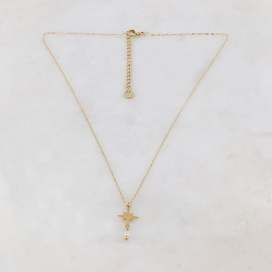 Collier doré composé d'une étoile et d'une pierre blanche 39+5 cm