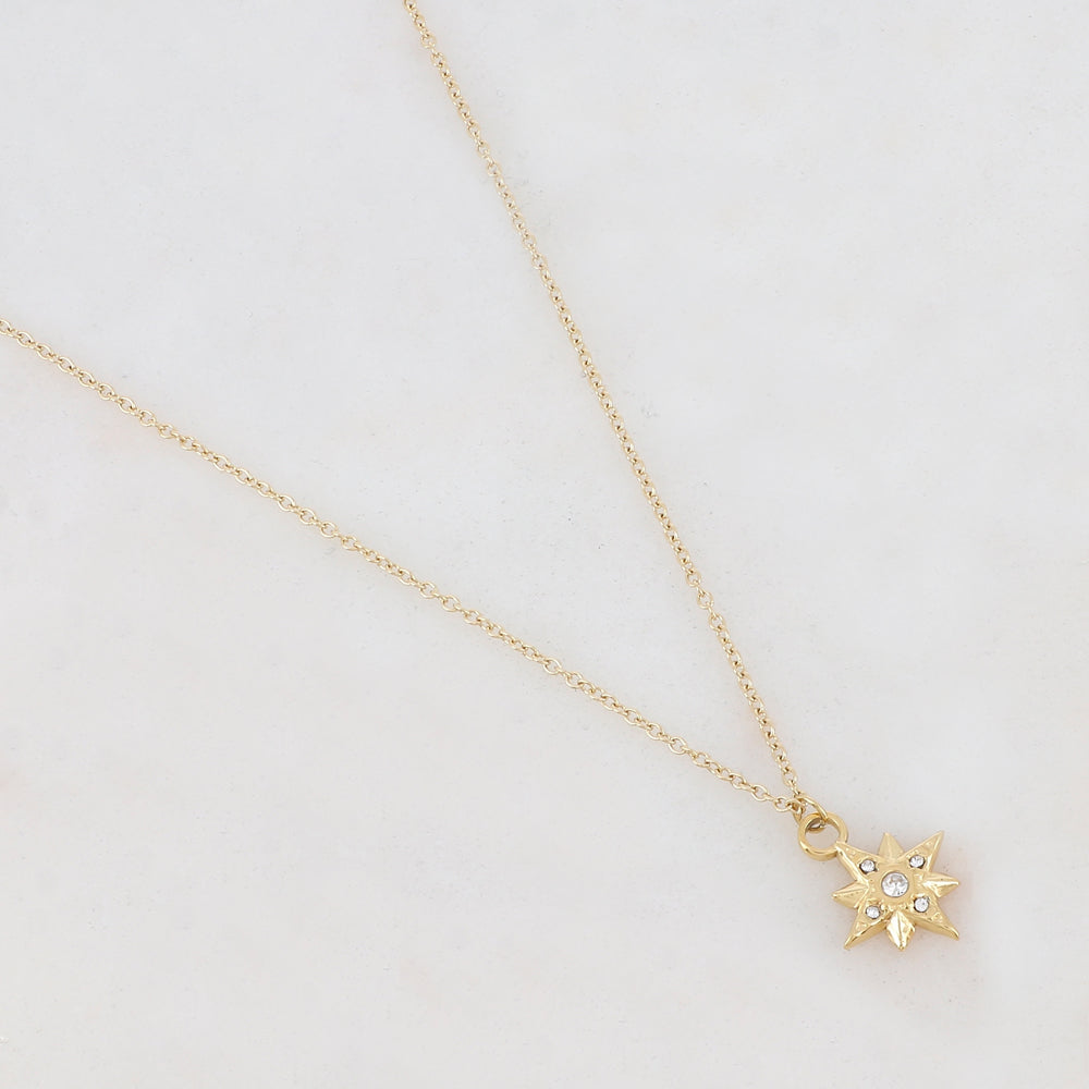Collier doré composé d'un pendentif étoile avec des strass blancs 41+5 cm