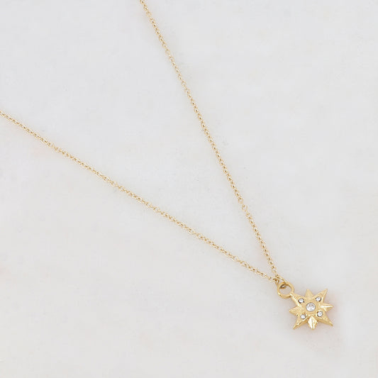 Collier doré composé d'un pendentif étoile avec des strass blancs 41+5 cm