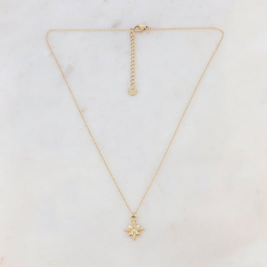 Collier doré composé d'un pendentif étoile avec des strass blancs 41+5 cm