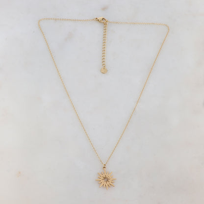 Collier doré composé d'un pendentif étoile ajouré 41+5 cm