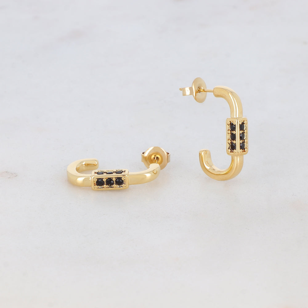 Créoles à puce rectangulaires avec 6 strass 1,3 cm x 2,1 cm.