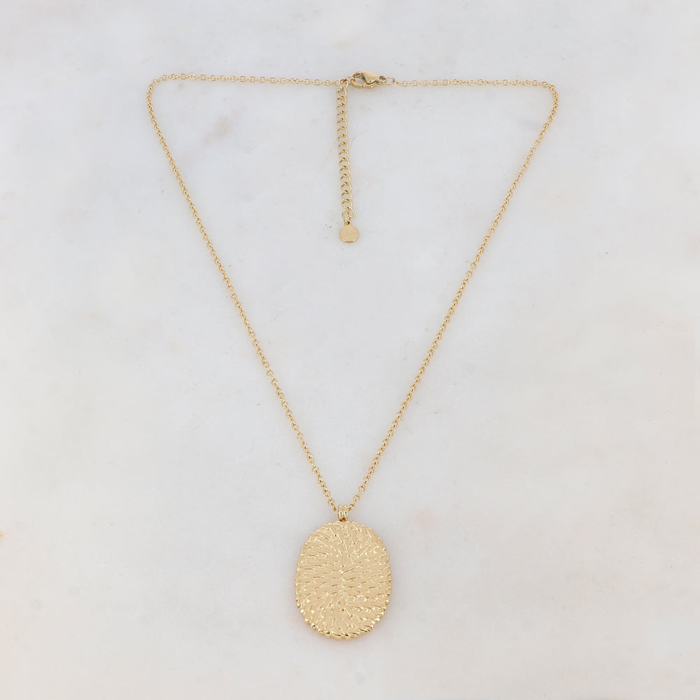 Collier doré composé d'un pendentif ovale avec motif graphique 40+5 cm