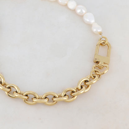 Collier en grosse maille dorée avec des perles d'eau douce 45+5 cm