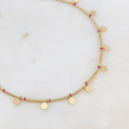Collier 2 rangs doré avec maille miroir composé de pampilles rondes lisse et de petites rondelles émaillées fuchsias 38/40+5 cm