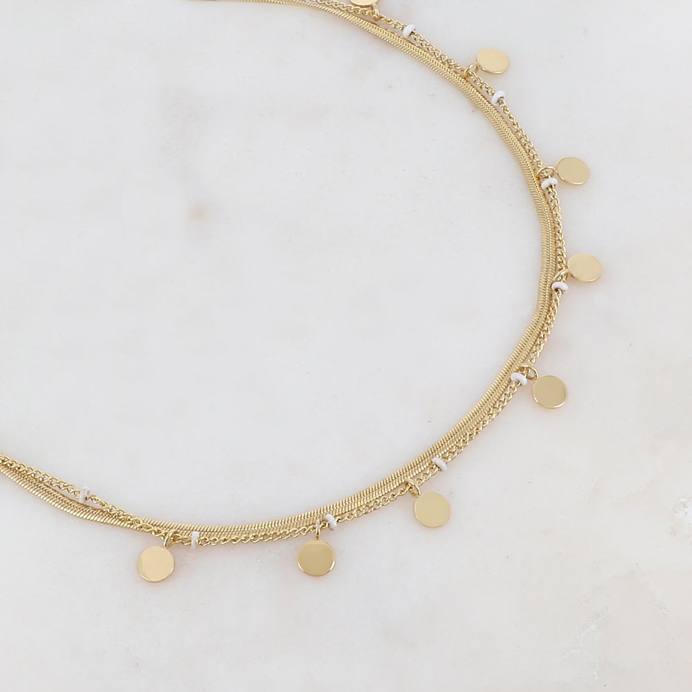 Collier 2 rangs doré avec maille miroir composé de pampilles rondes lisse et de petites rondelles émaillées blanches 38/40+5 cm