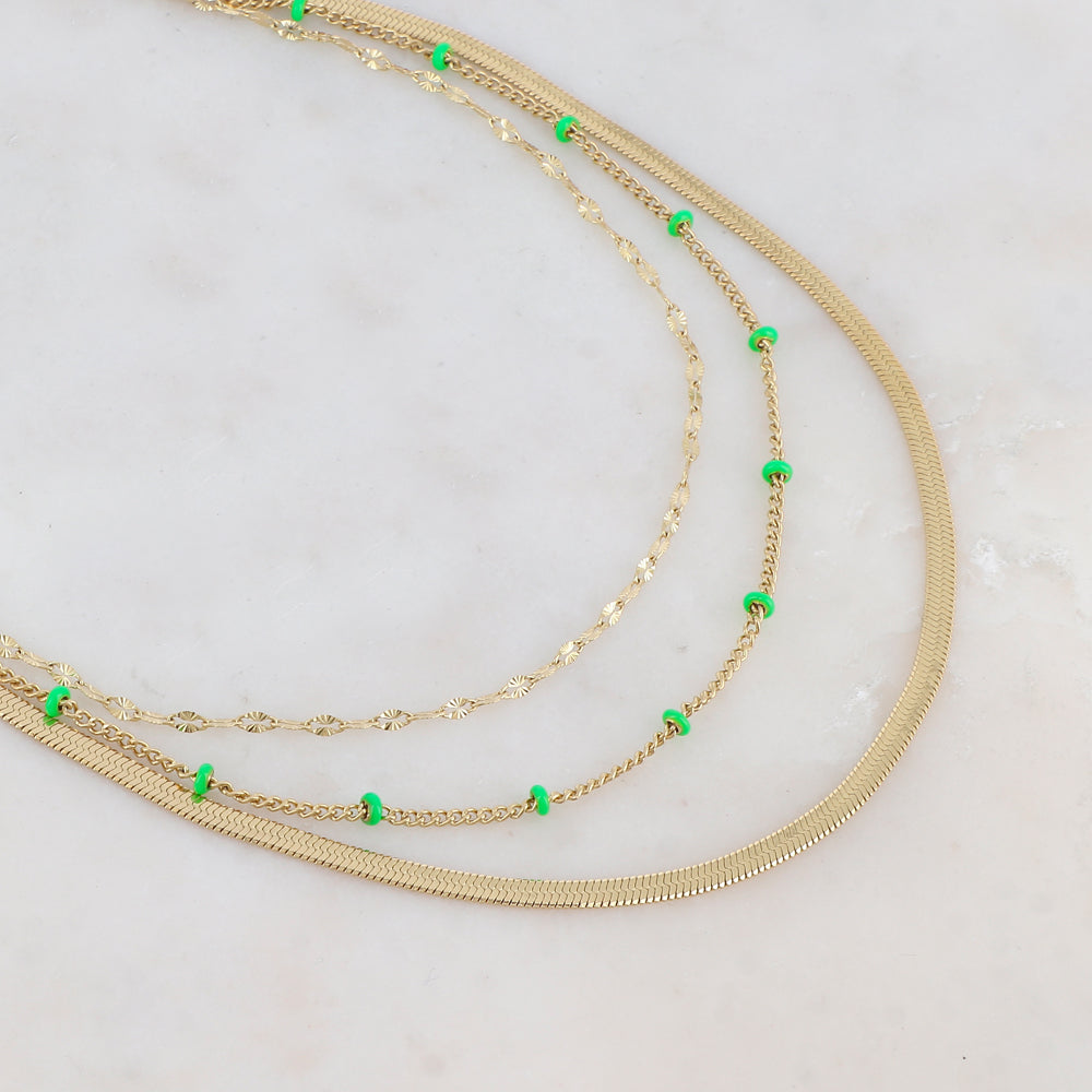 Collier 3 rangs doré avec une maille miroir embelli de pièces émaillées vertes 38/40/43+5 cm