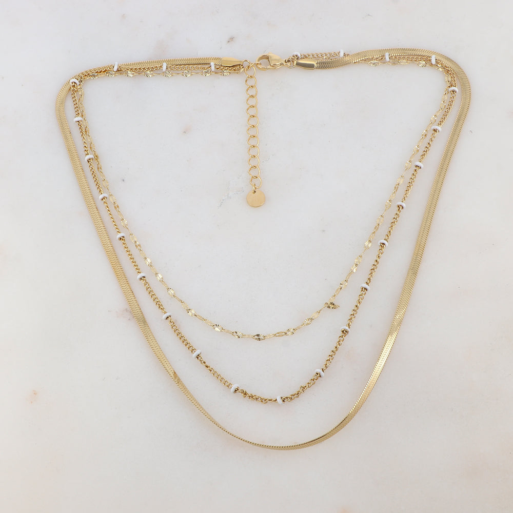Collier 3 rangs doré avec une maille miroir embelli de pièces émaillées blanches 38/40/43+5 cm