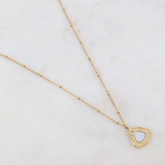 Collier doré avec petites boules, pendentif en forme géométrique et nacre blanche 45+5 cm