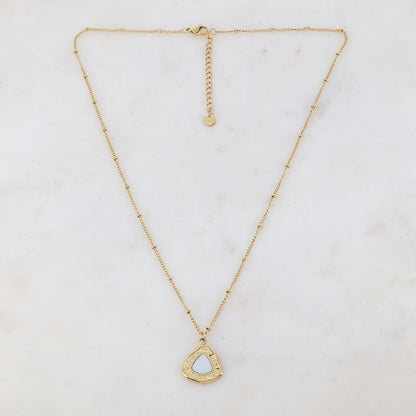 Collier doré avec petites boules, pendentif en forme géométrique et nacre blanche 45+5 cm