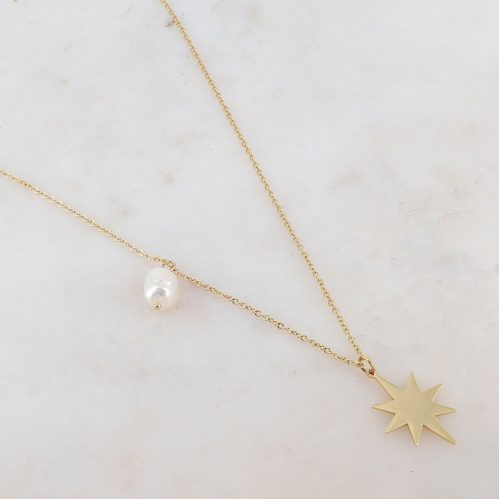 Sautoir doré composé d'un pendentif étoile et d'une perle d'eau douce 85+5 cm