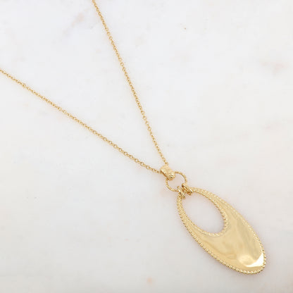 Sautoir doré avec pendentif ovale ajouré 80+7 cm