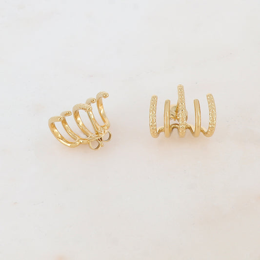 Créoles à puce 5 rangs, effet lisse et motif multi-ronds 1,4 x 1,8 cm.