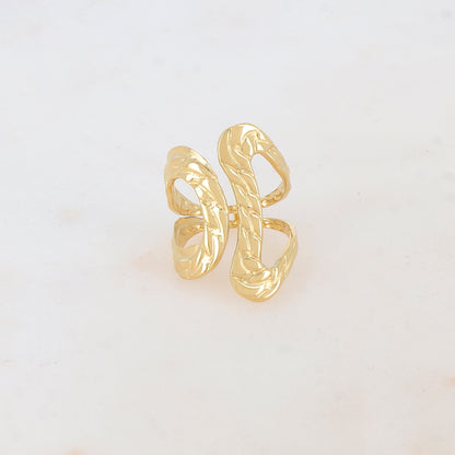 Bague ajourée, motif graphique