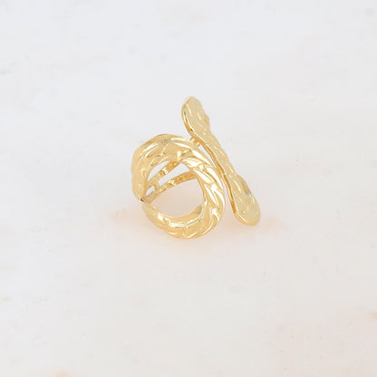 Bague ajourée, motif graphique