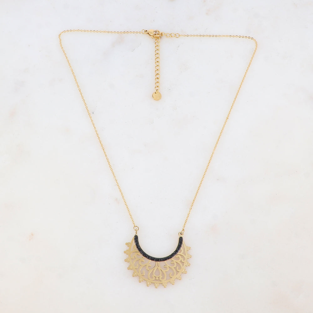 Collier doré avec pièce ajourée et strass noirs 38+5 cm