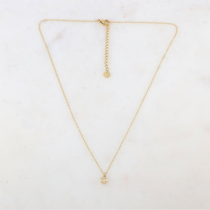 Collier doré composé d'un pendentif cœur orné d'un strass blanc 40+5 cm