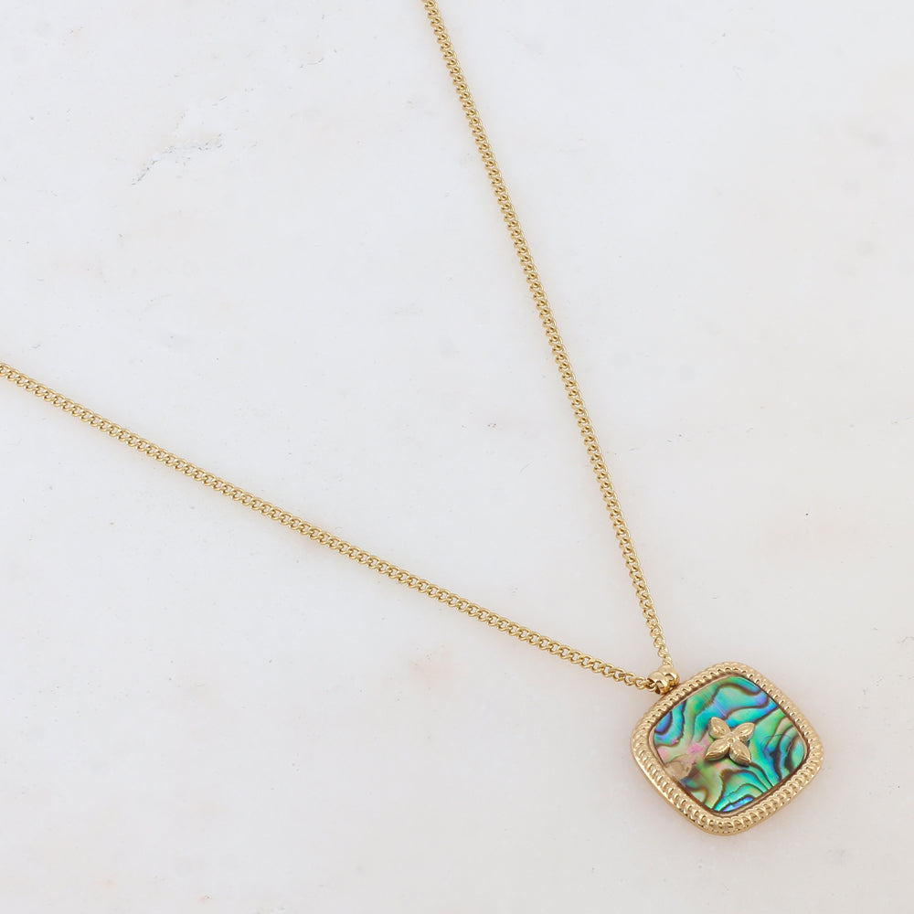 Collier doré avec une pampille carrée en nacre abalone avec motif doré 39+7 cm