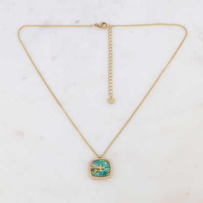 Collier doré avec une pampille carrée en nacre abalone avec motif doré 39+7 cm