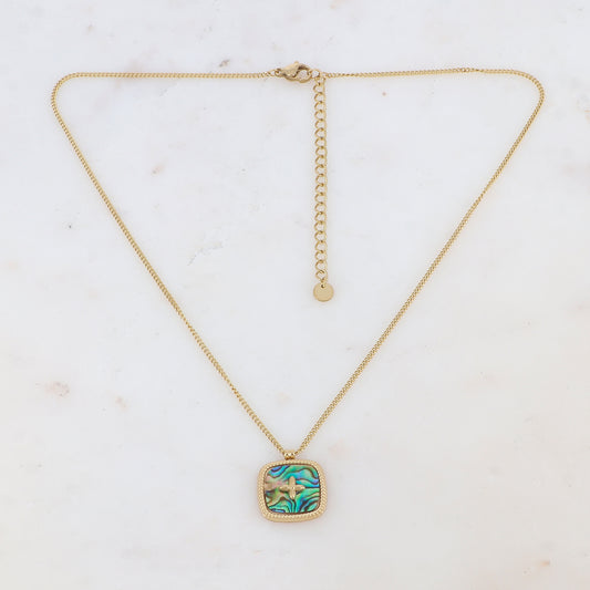 Collier doré avec une pampille carrée en nacre abalone avec motif doré 39+7 cm