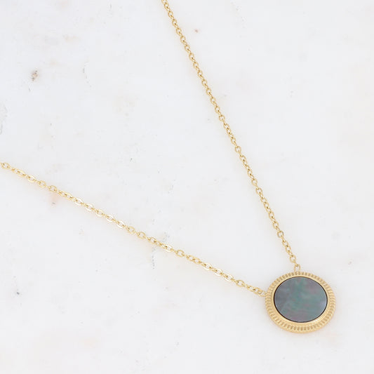 Collier doré avec une pampille ronde ornée d'une nacre naturelle grise 39+7 cm