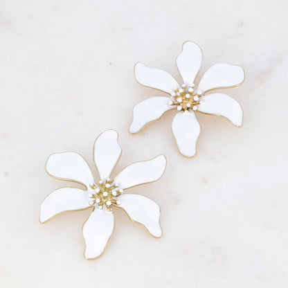B.O à puce avec fleur émaillée 5,3 x 5,7 cm.