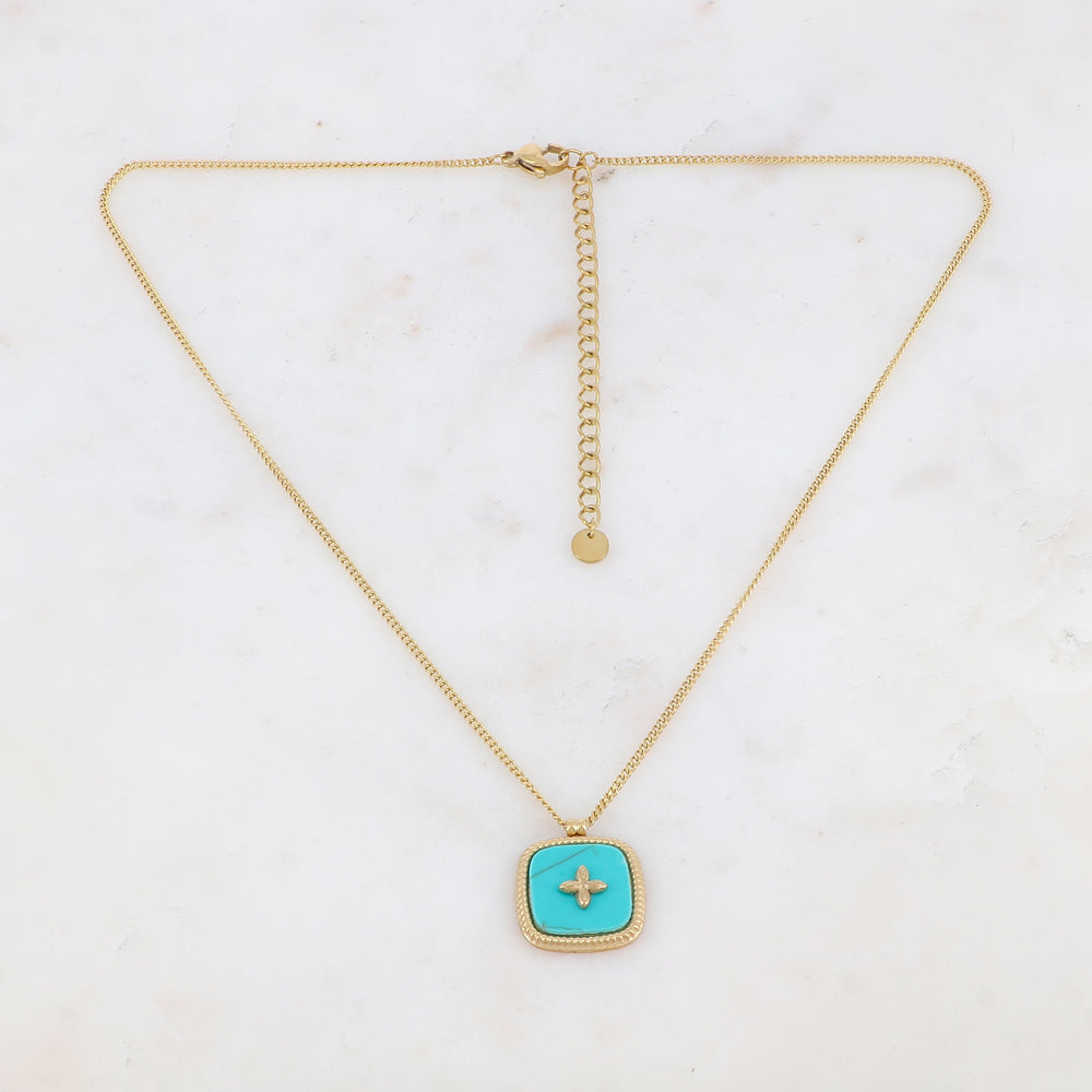 Collier doré avec une pampille carrée en pierre howlite turquoise avec motif doré 39+7 cm