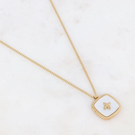 Collier doré avec une pampille carrée en nacre blanche avec motif doré 39+7 cm
