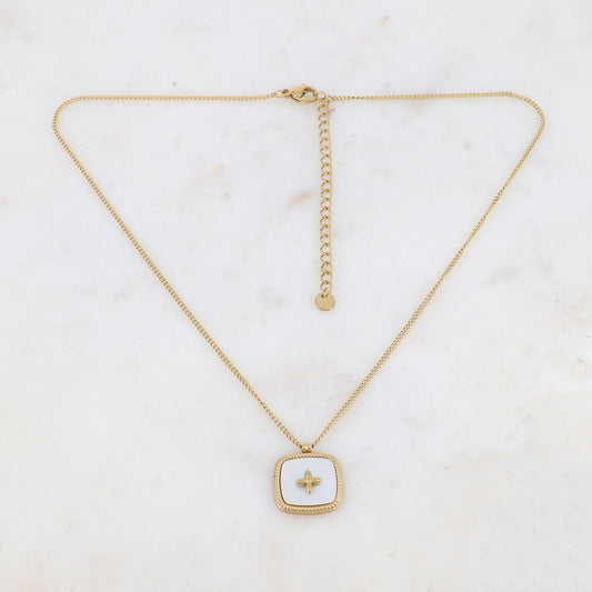 Collier doré avec une pampille carrée en nacre blanche avec motif doré 39+7 cm