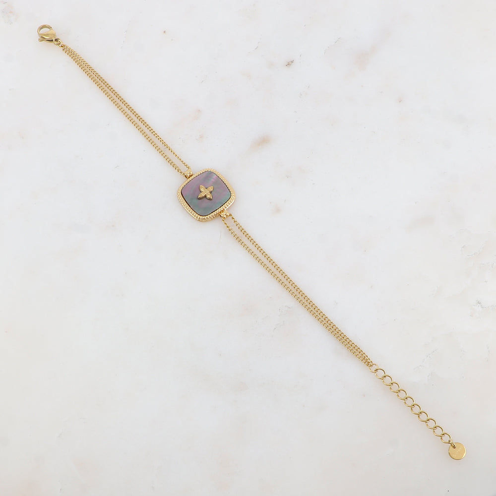 Bracelet avec pampille carrée ornée de nacre avec un motif au centre