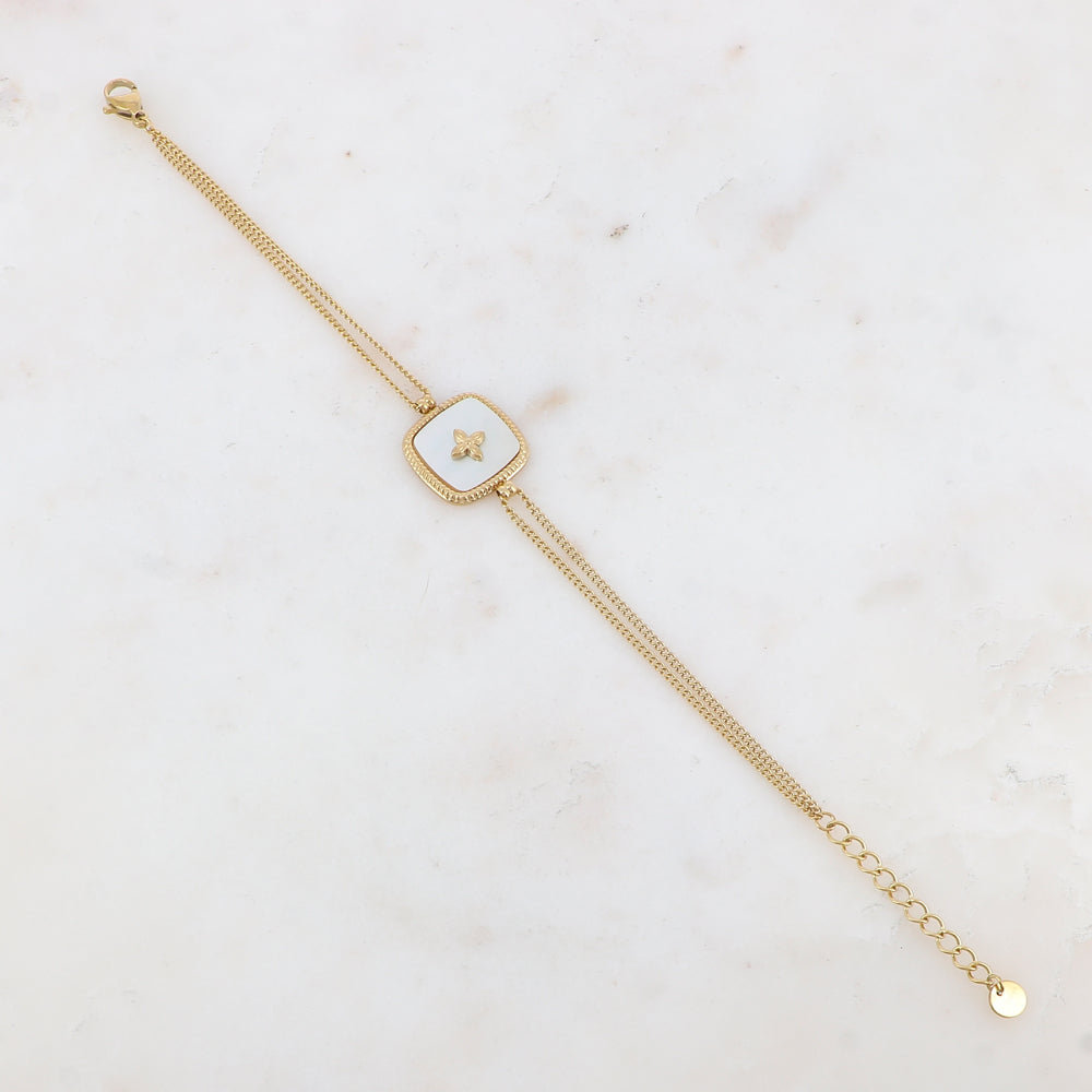 Bracelet avec pampille carrée ornée de nacre avec un motif au centre