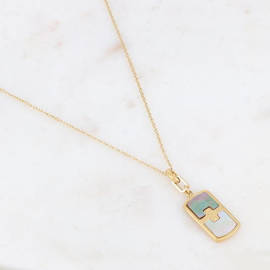 Collier avec une pampille rectangulaire ornée d'une feuille de nacre naturelle grise 39+7 cm